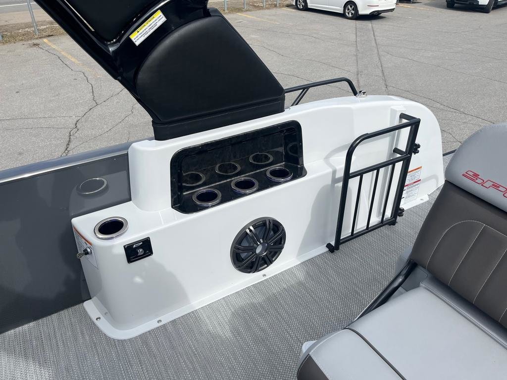 Princecraft VOGUE 27 RL 500 Racing Démo( Rabais 80 000$)  2024 à Charlemagne, Québec - 9 - w1024h768px