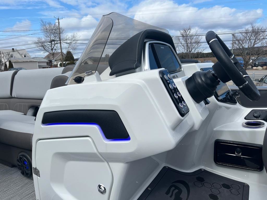 Princecraft VOGUE 27 RL 500 Racing Démo( Rabais 80 000$)  2024 à Charlemagne, Québec - 14 - w1024h768px