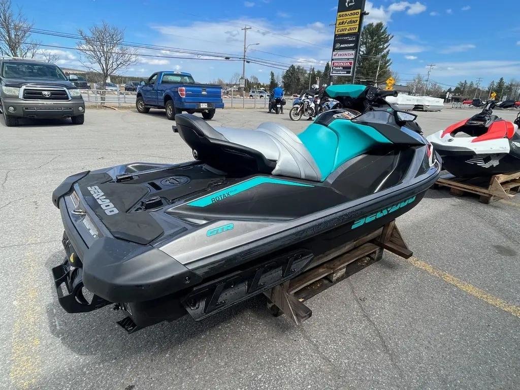 Sea-Doo GTR 230  2026 à Charlemagne, Québec - 4 - w1024h768px