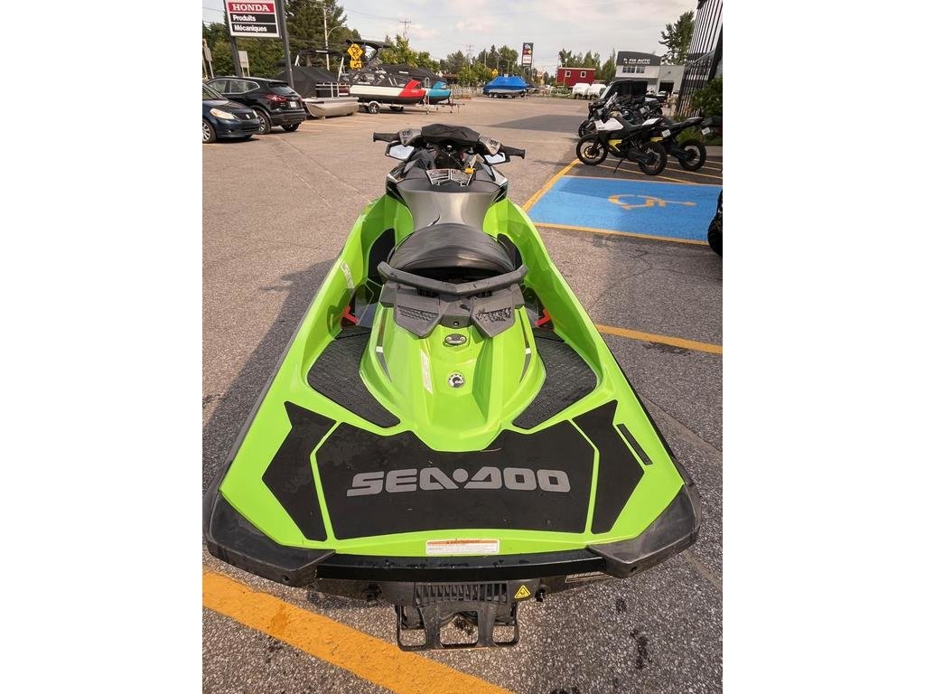 Sea-Doo GTR-X 230  2017 à Charlemagne, Québec - 3 - w1024h768px