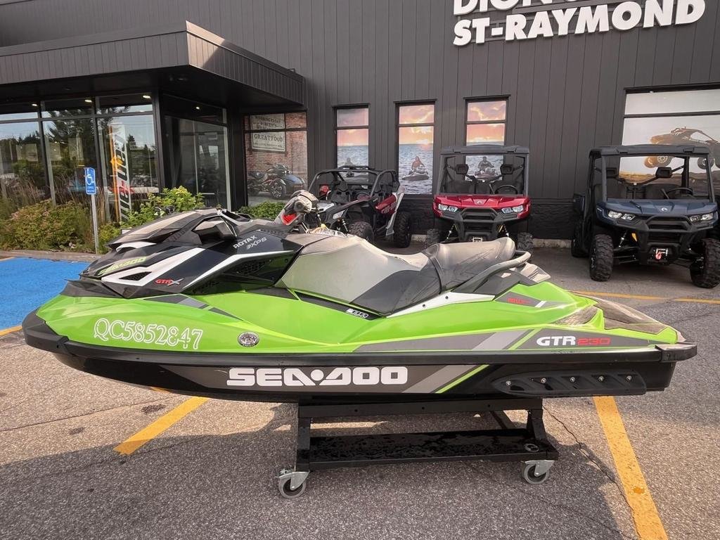 Sea-Doo GTR-X 230  2017 à Charlemagne, Québec - 2 - w1024h768px