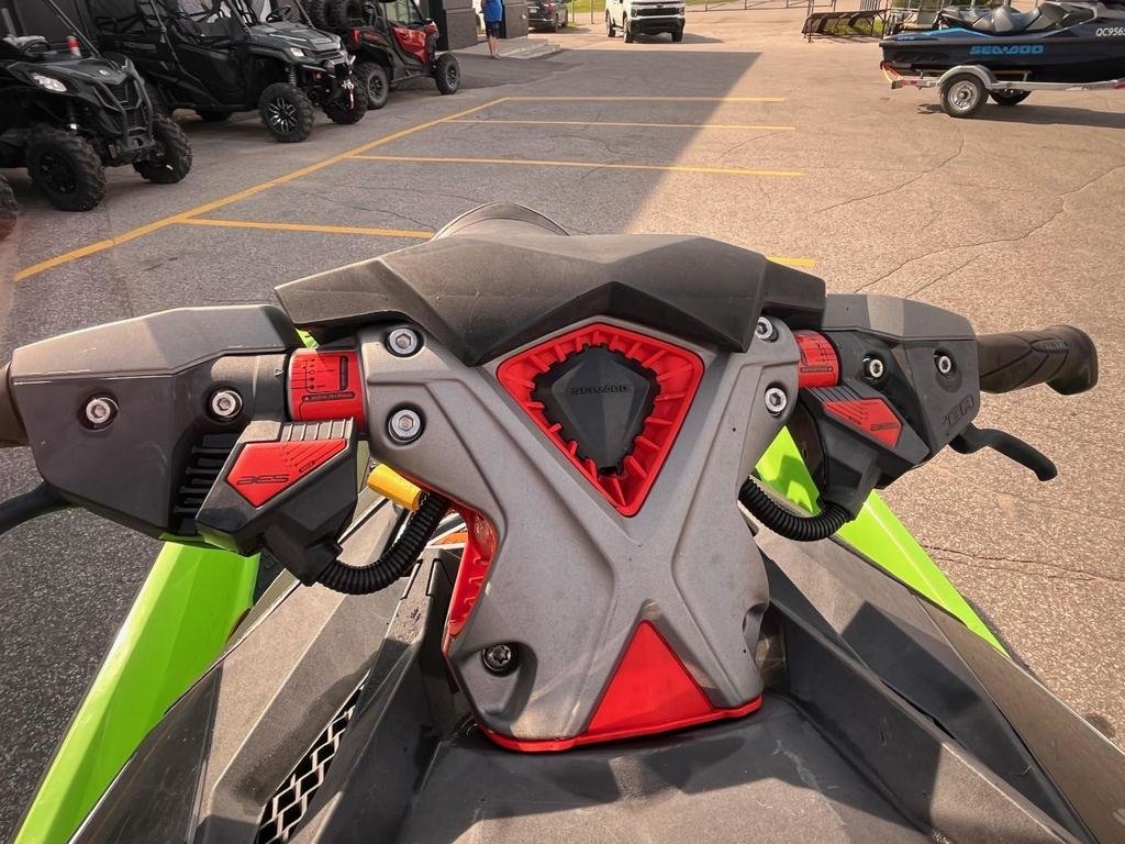 Sea-Doo GTR-X 230  2017 à Charlemagne, Québec - 5 - w1024h768px