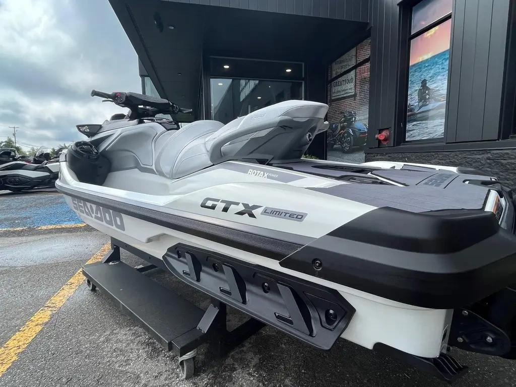 Sea-Doo GTX LIMITED 325 ( 3 ans de protections )  2026 à Charlemagne, Québec - 3 - w1024h768px