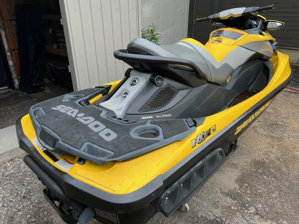 2009 Sea-Doo RXT IS 255 in Charlemagne, Quebec - 3 - w1024h768px