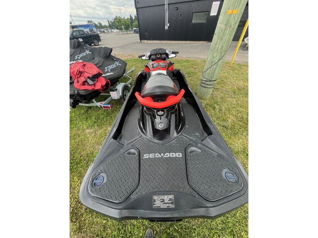 Sea-Doo RXT-X 260  2010 à Charlemagne, Québec - 4 - w1024h768px