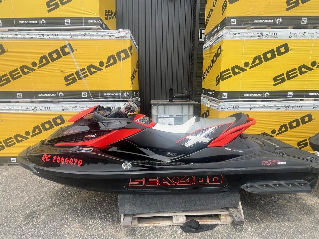 Sea-Doo RXT-X 260  2010 à Charlemagne, Québec - 2 - w1024h768px