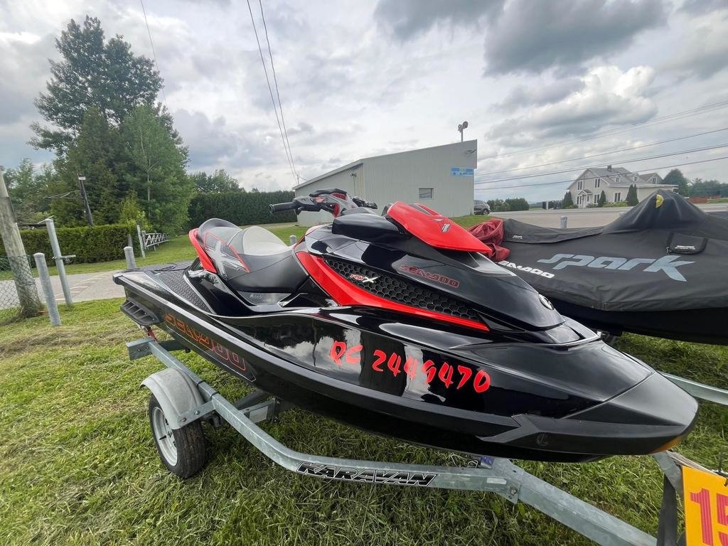 Sea-Doo RXT-X 260  2010 à Charlemagne, Québec - 1 - w1024h768px