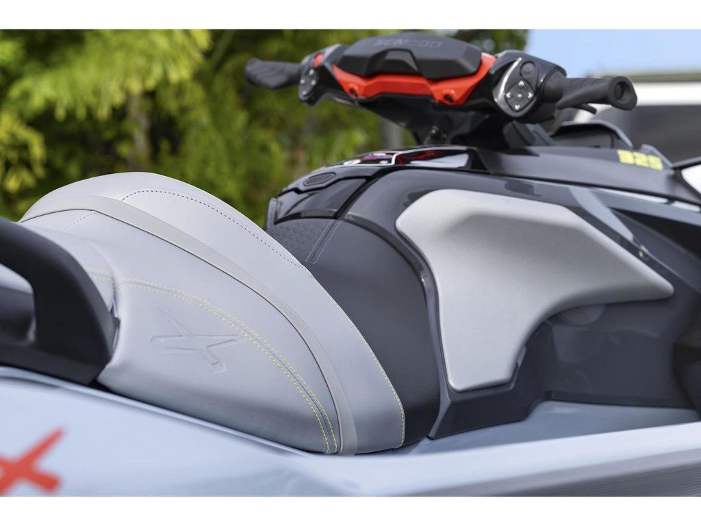 2026 Sea-Doo RXT X 325 ( 3 ANS DE PROTECTIONS) in Charlemagne, Quebec - 6 - w1024h768px