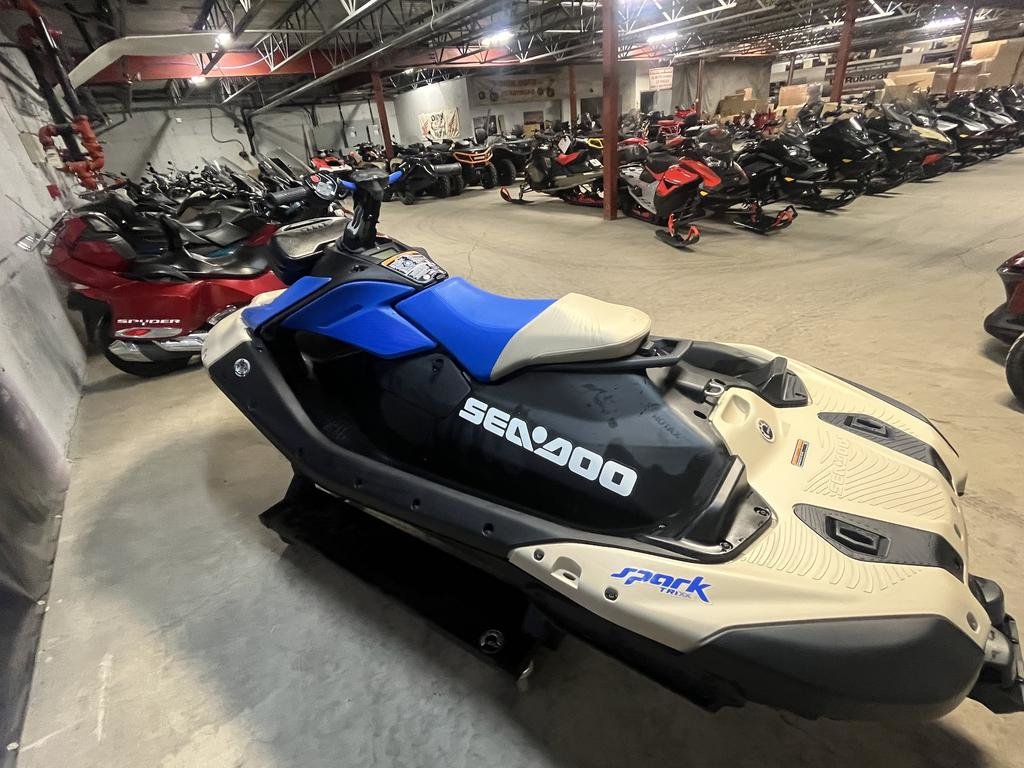 2025 Sea-Doo SPARK TRIXX 1 PLACE AUDIO (Rabais de 1500$) in Charlemagne, Quebec - 4 - w1024h768px