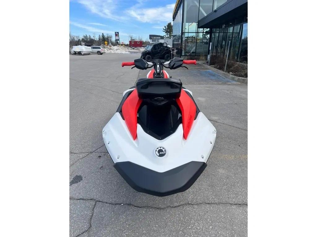 Sea-Doo SPARK TRIXX 3 PLACE AUDIO  2026 à Charlemagne, Québec - 2 - w1024h768px