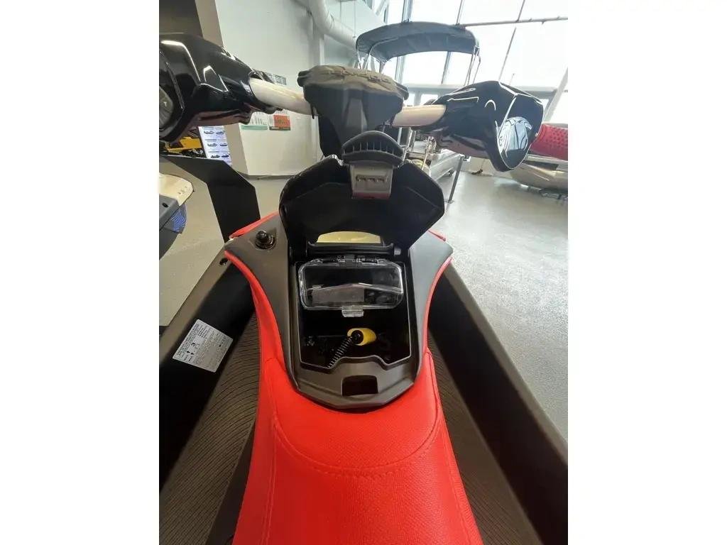 Sea-Doo SPARK TRIXX 3 PLACE ROTAX 900 ACE 90  2026 à Charlemagne, Québec - 4 - w1024h768px