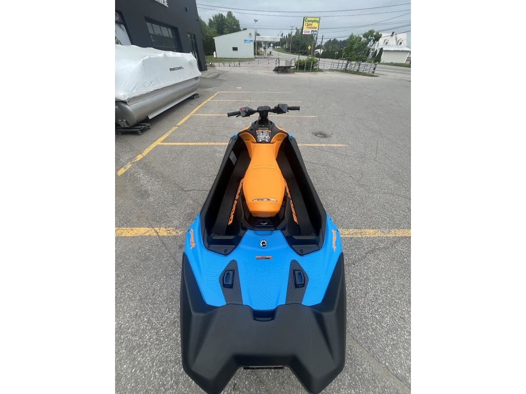 Sea-Doo SPARK TRIXX 3 PLACES  2026 à Charlemagne, Québec - 6 - w1024h768px