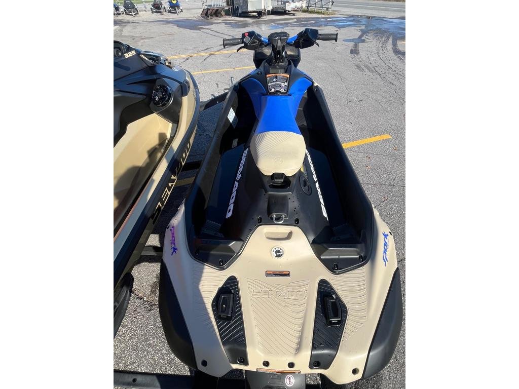 Sea-Doo SPARK TRIXX 3 PLACES Audio ( 4 heures )  2025 à Charlemagne, Québec - 5 - w1024h768px