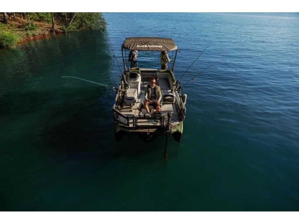 Sea-Doo SWITCH FISH 21 230 hp ( 5 ans de protections )  2026 à Charlemagne, Québec - 2 - w1024h768px