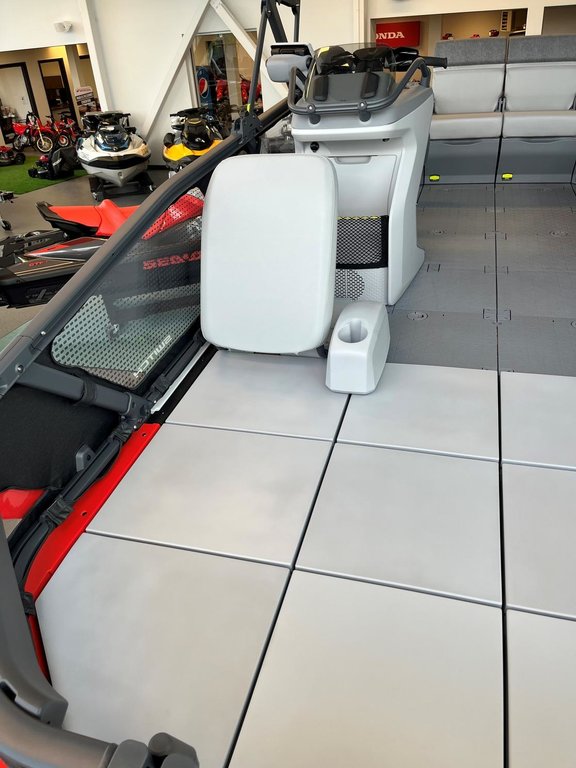 SWITCH SPORT 18 230 DÉMO 3 ANS BRP+(Rabais de 12000$) Ponton 2023 à Charlemagne, Québec - 5 - w1024h768px