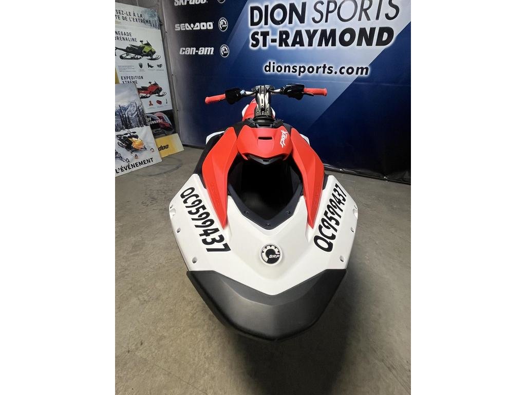 Sea-Doo TRIXX 3 PLACES  2025 à Charlemagne, Québec - 2 - w1024h768px