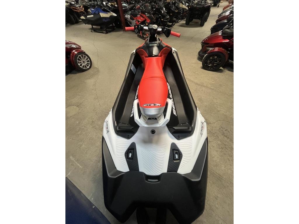 Sea-Doo TRIXX 3 PLACES  2025 à Charlemagne, Québec - 1 - w1024h768px