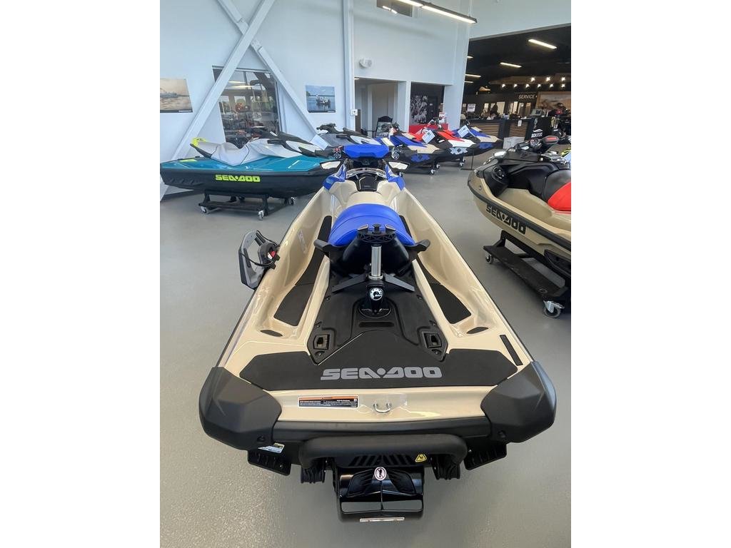 Sea-Doo WAKE 170  2025 à Charlemagne, Québec - 4 - w1024h768px