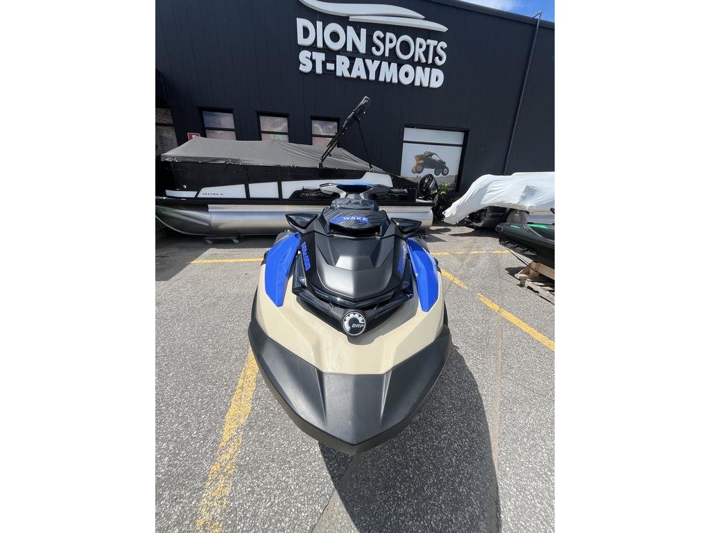 Sea-Doo WAKE PRO 230  2025 à Charlemagne, Québec - 3 - w1024h768px