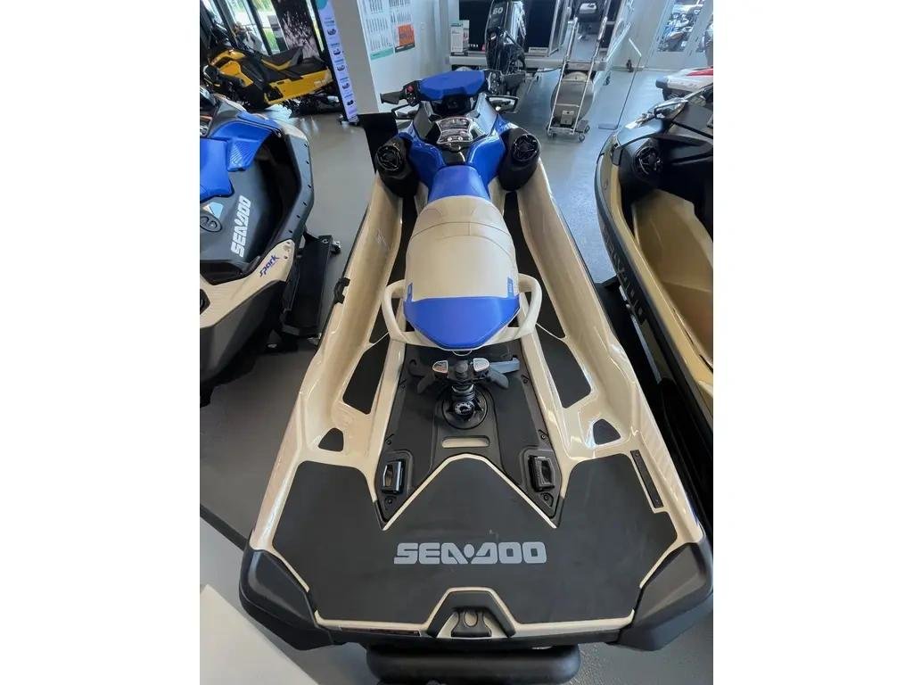Sea-Doo WAKE PRO 230  2026 à Charlemagne, Québec - 4 - w1024h768px