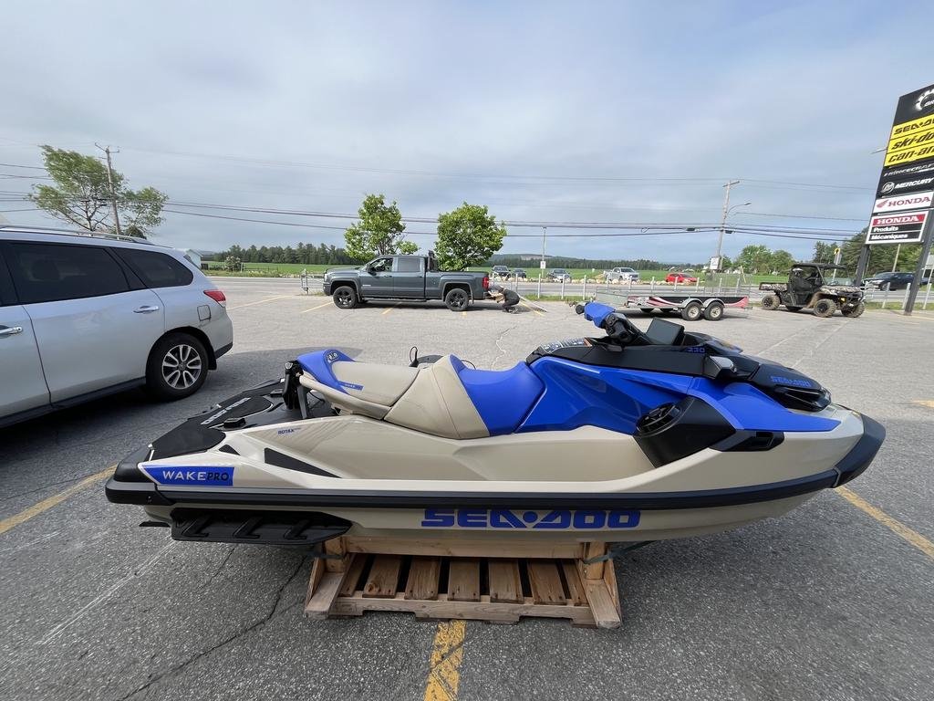 Sea-Doo WAKE PRO 230  2026 à Charlemagne, Québec - 2 - w1024h768px