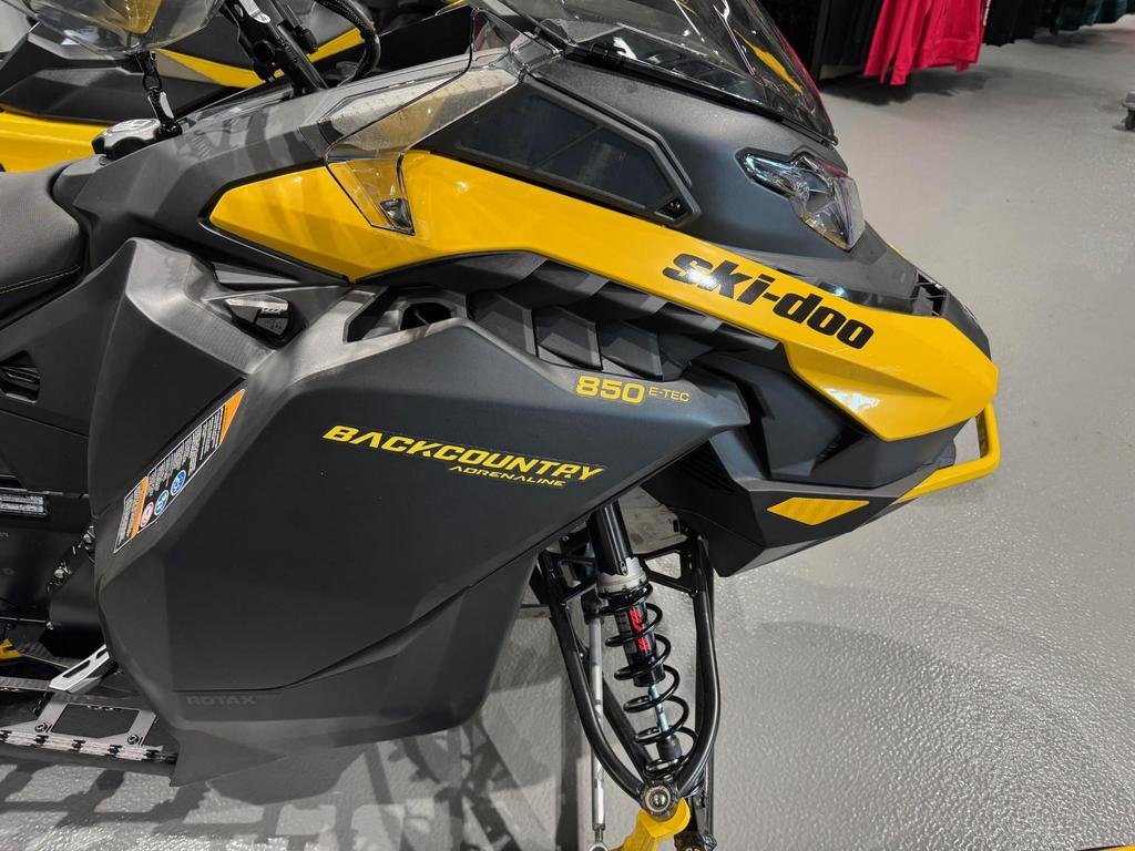 BACKCOUNTRY 850 E TEC  2024 à Charlemagne, Québec - 2 - w1024h768px