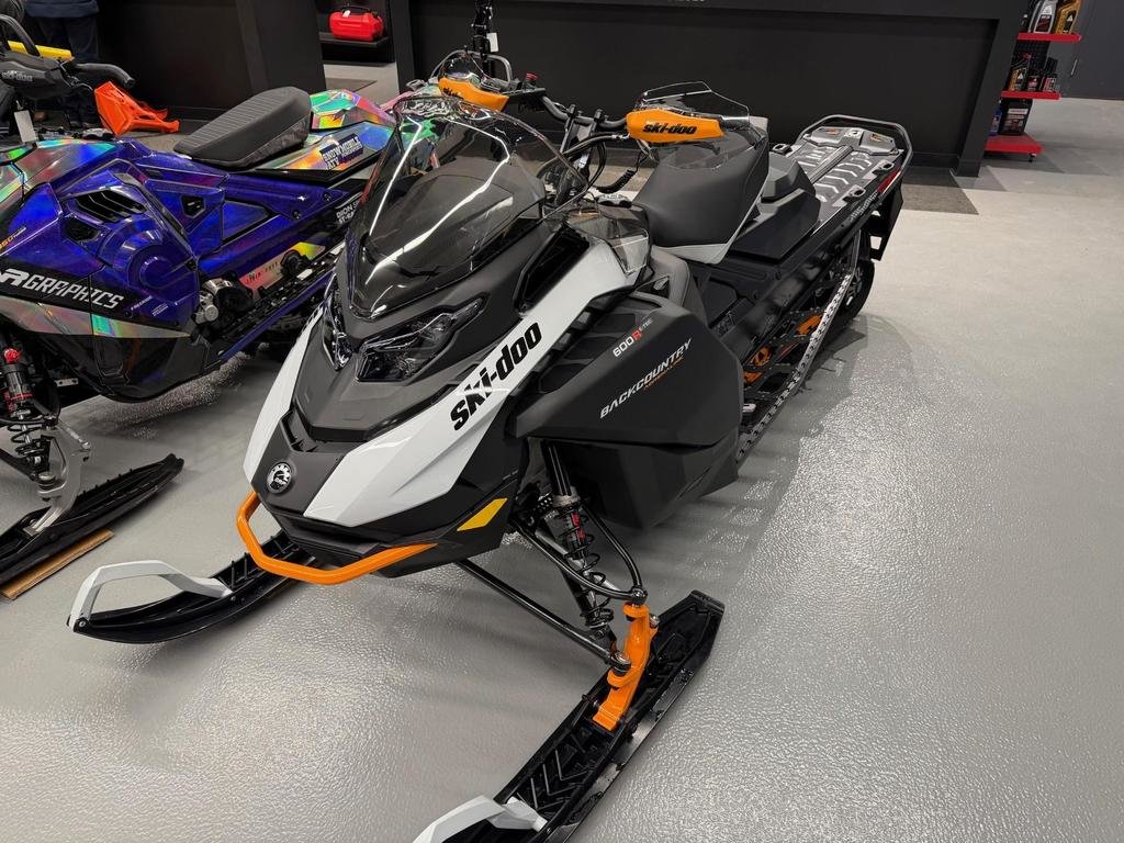 2026 Ski-Doo Backcountry Adrenaline 600 R E-TEC in Charlemagne, Quebec - 6 - w1024h768px