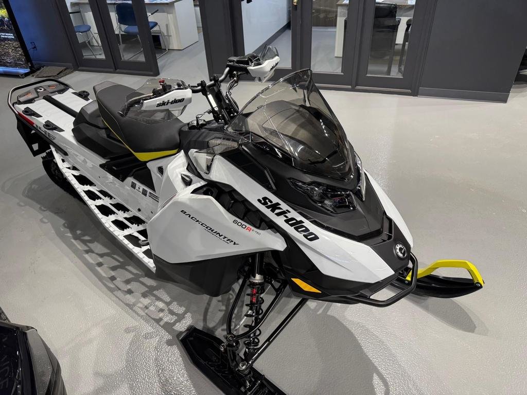 2025 Ski-Doo BACKCOUNTRY ADRENALINE 600R E-TEC in Charlemagne, Quebec - 5 - w1024h768px