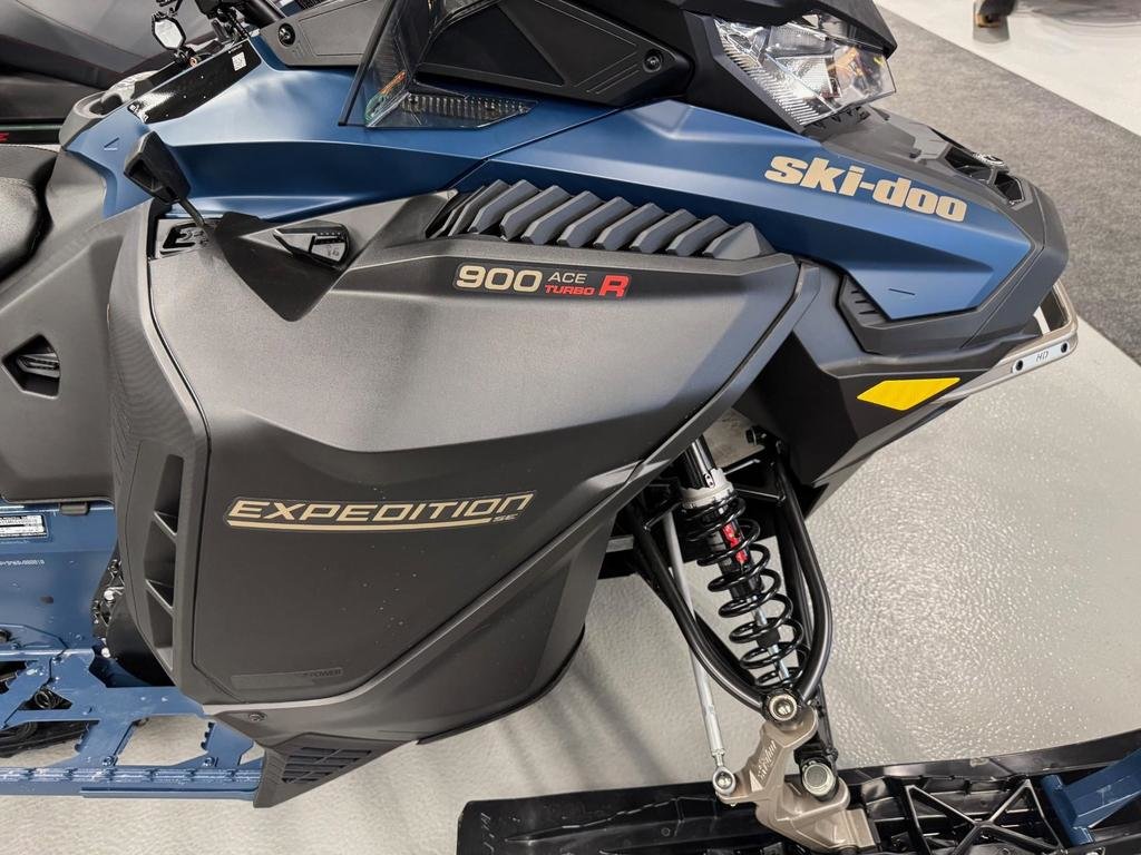 Ski-Doo Expedition SE 900 ACE Turbo R  2025 à Charlemagne, Québec - 2 - w1024h768px