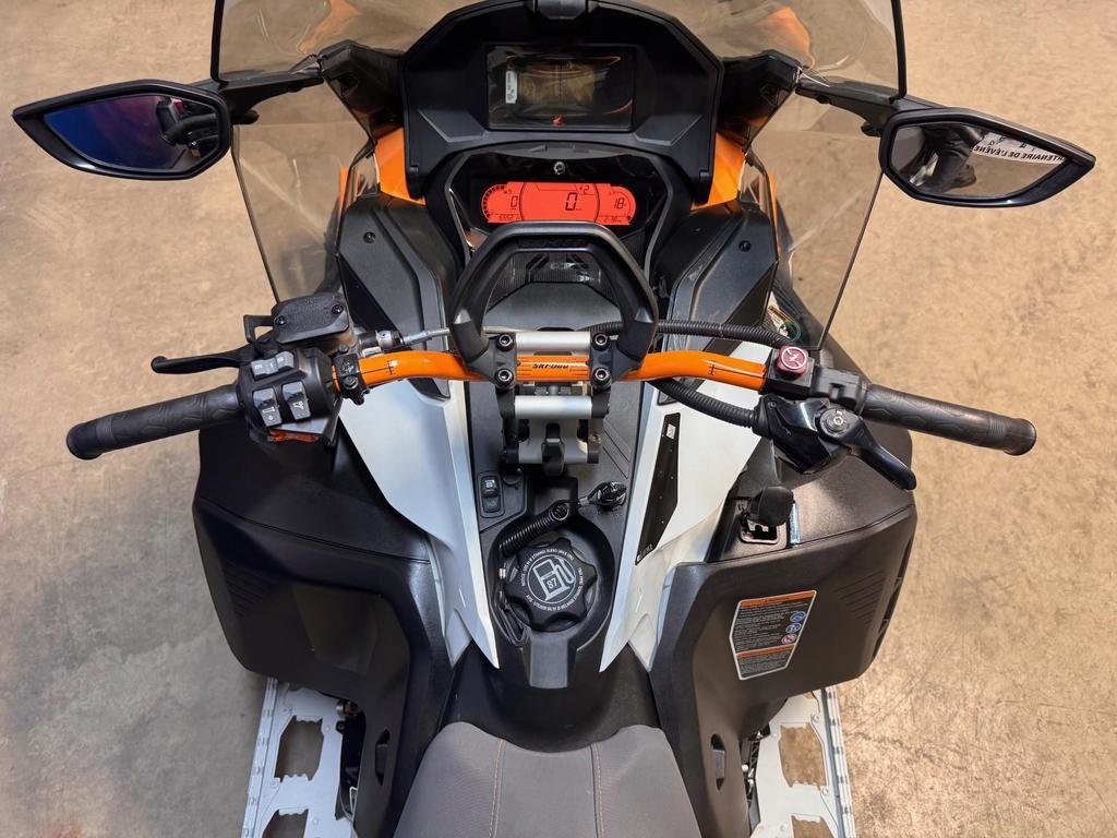 Ski-Doo Expedition SE 900 Ace  2023 à Charlemagne, Québec - 7 - w1024h768px