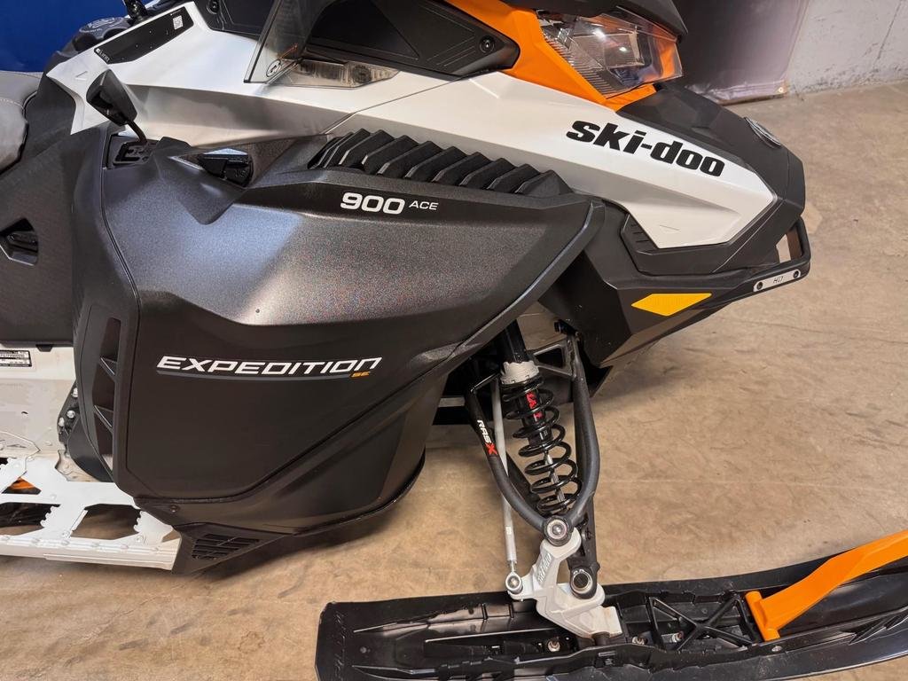 Ski-Doo Expedition SE 900 Ace  2023 à Charlemagne, Québec - 4 - w1024h768px