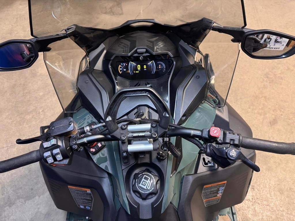 Ski-Doo Expedition SE 900 Ace  2024 à Charlemagne, Québec - 7 - w1024h768px