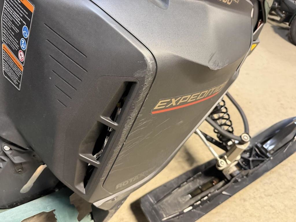 Ski-Doo EXPEDITION SE 900 ACE  2026 à Charlemagne, Québec - 9 - w1024h768px