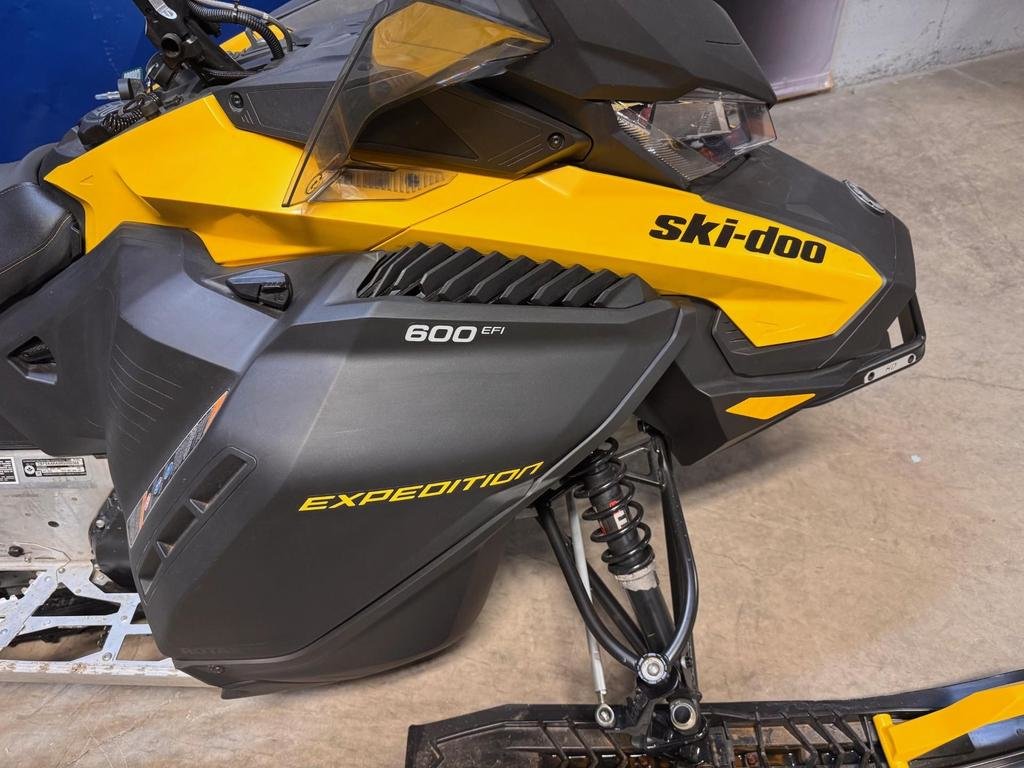 Ski-Doo Expedition Sport 600EFI  2024 à Charlemagne, Québec - 4 - w1024h768px