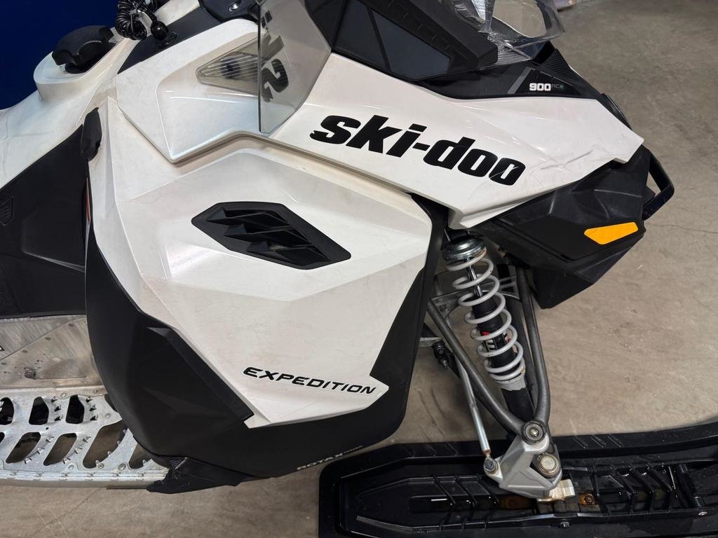 Ski-Doo Expedition Sport 900 ACE  2017 à Charlemagne, Québec - 4 - w1024h768px