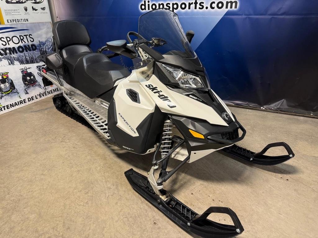 Ski-Doo Expedition Sport 900 ACE  2018 à Charlemagne, Québec - 2 - w1024h768px