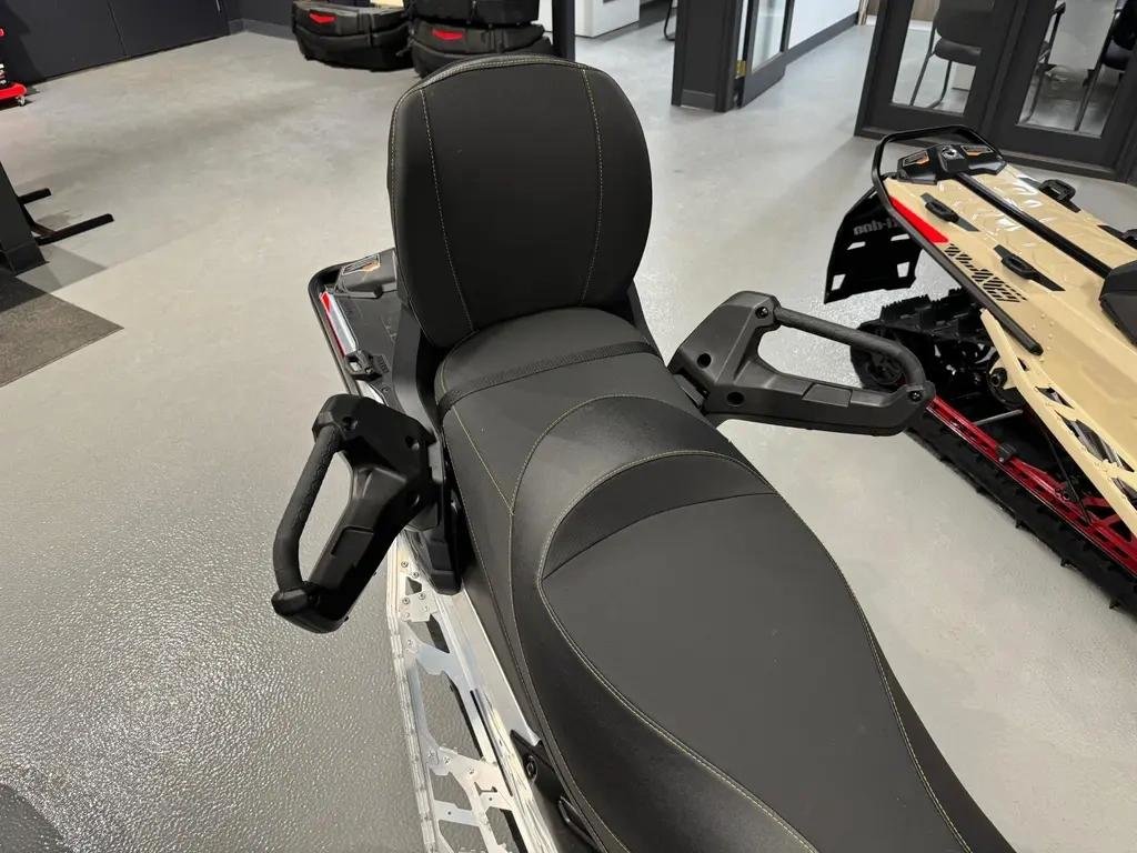 Ski-Doo Expedition Sport 900 ACE  2025 à Charlemagne, Québec - 4 - w1024h768px