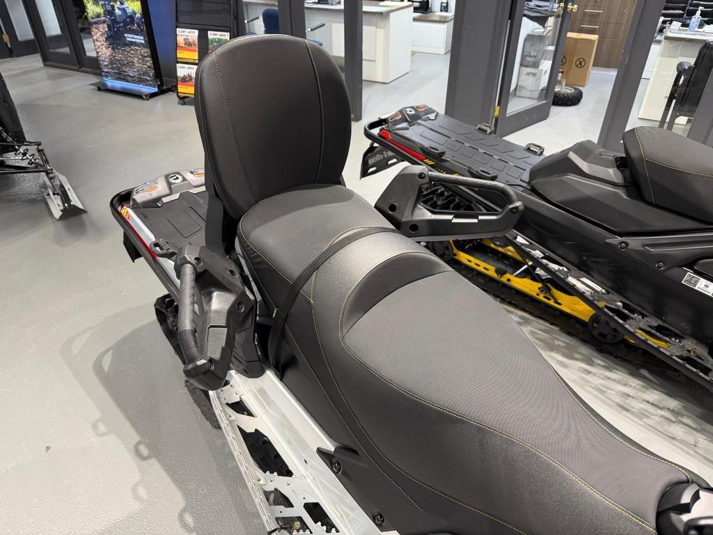 Ski-Doo EXPEDITION SPORT 900 ACE  2026 à Charlemagne, Québec - 3 - w1024h768px