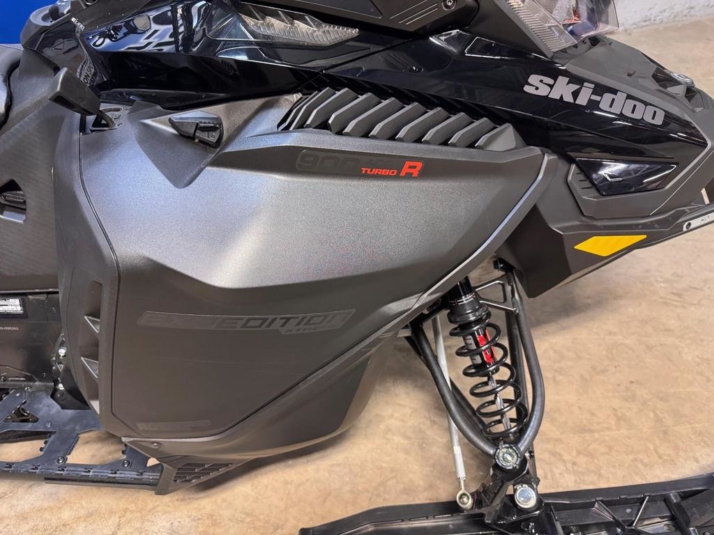 Ski-Doo Expedition Xtreme 900 Turbo R  2025 à Charlemagne, Québec - 4 - w1024h768px