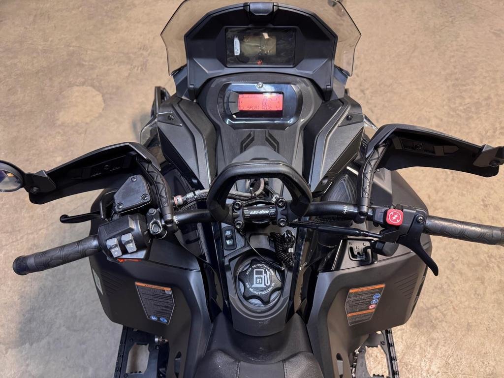 Ski-Doo Expedition Xtreme 900 Turbo R  2025 à Charlemagne, Québec - 7 - w1024h768px