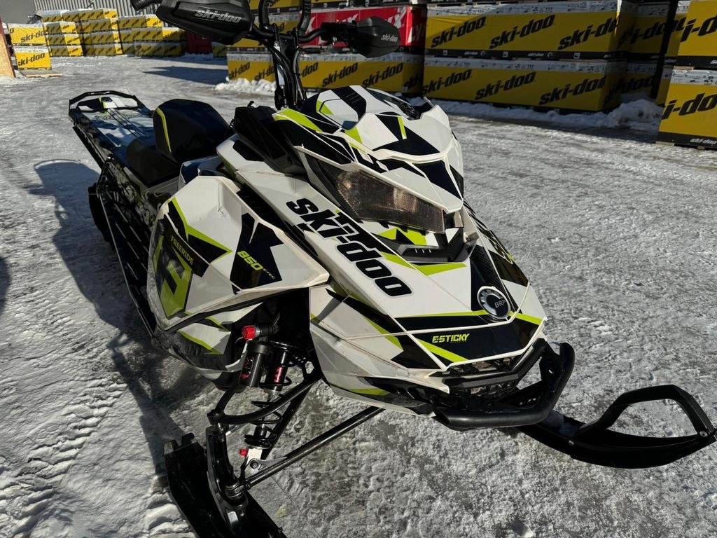 2018  FREERIDE 850 165 2.5 in Charlemagne, Quebec - 2 - w1024h768px