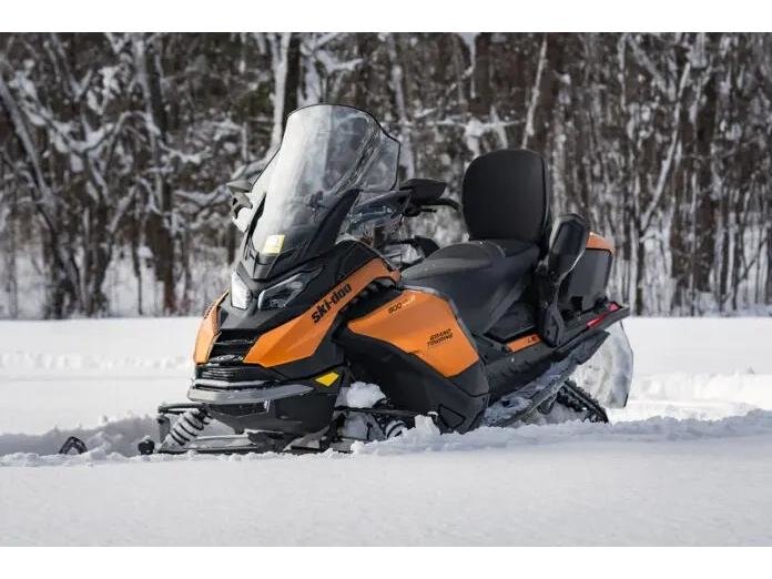 2025 Ski-Doo GRAND TOURING LE 900 ACE Turbo in Charlemagne, Quebec - 2 - w1024h768px