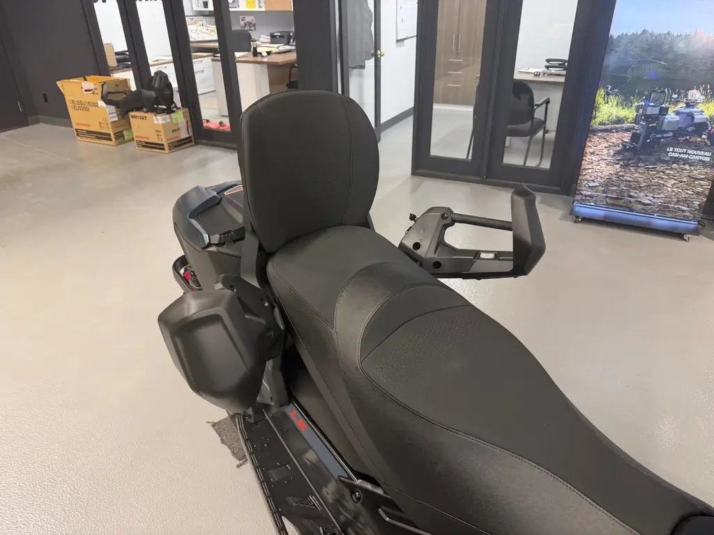 2026 Ski-Doo GRAND TOURING LE PLATINIUM 900 in Charlemagne, Quebec - 2 - w1024h768px