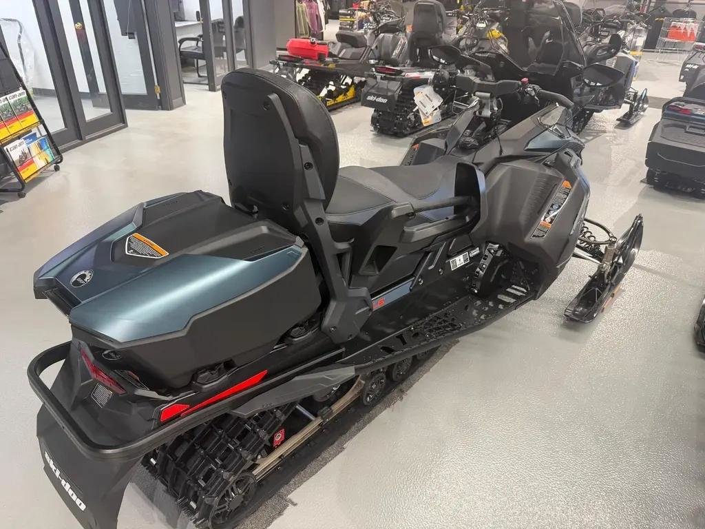 2026 Ski-Doo GRAND TOURING LE PLATINIUM 900 in Charlemagne, Quebec - 4 - w1024h768px