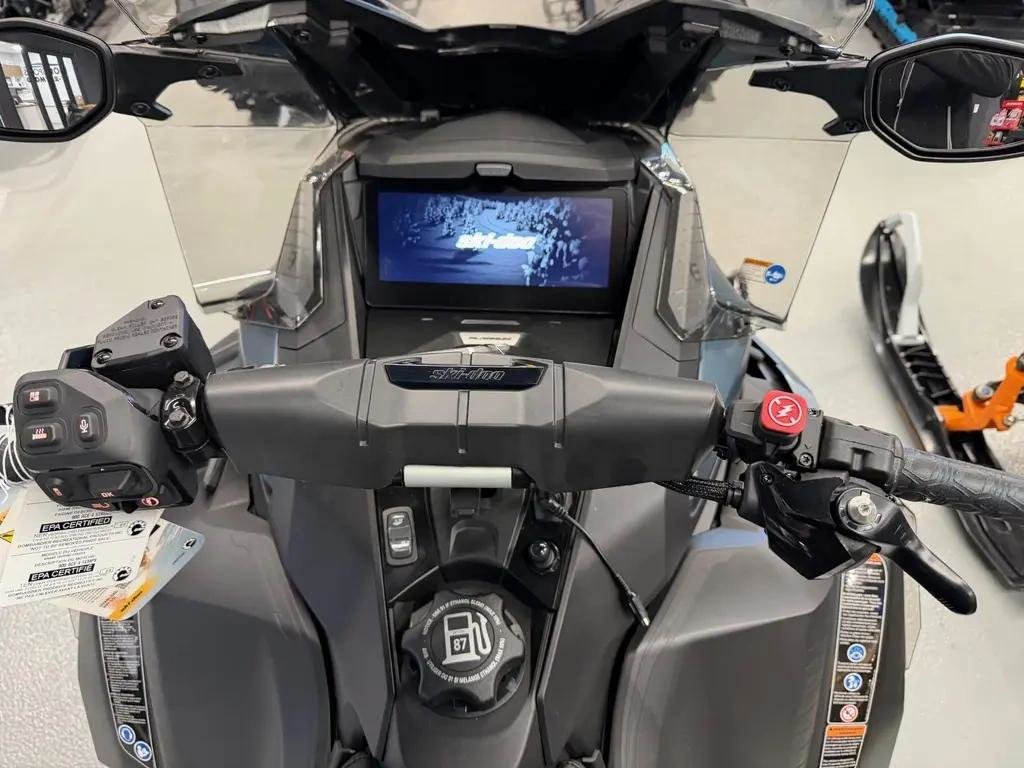 2026 Ski-Doo GRAND TOURING LE PLATINIUM 900 in Charlemagne, Quebec - 5 - w1024h768px