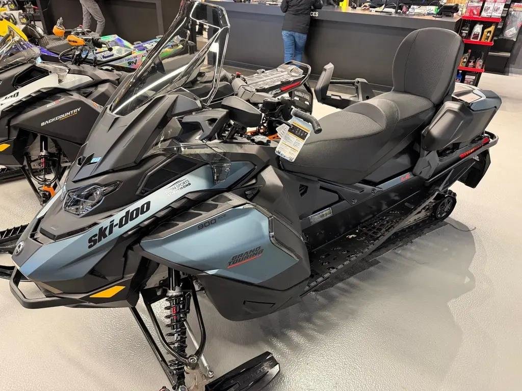 2026 Ski-Doo GRAND TOURING LE PLATINIUM 900 in Charlemagne, Quebec - 7 - w1024h768px