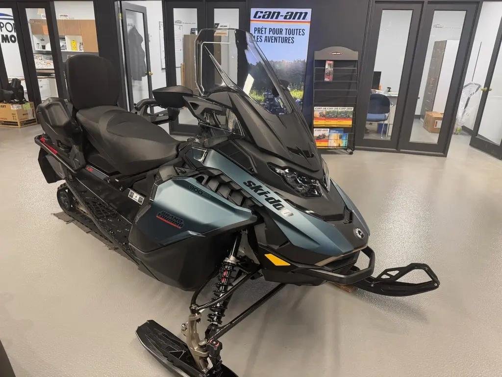 2026 Ski-Doo GRAND TOURING LE PLATINIUM 900 in Charlemagne, Quebec - 1 - w1024h768px