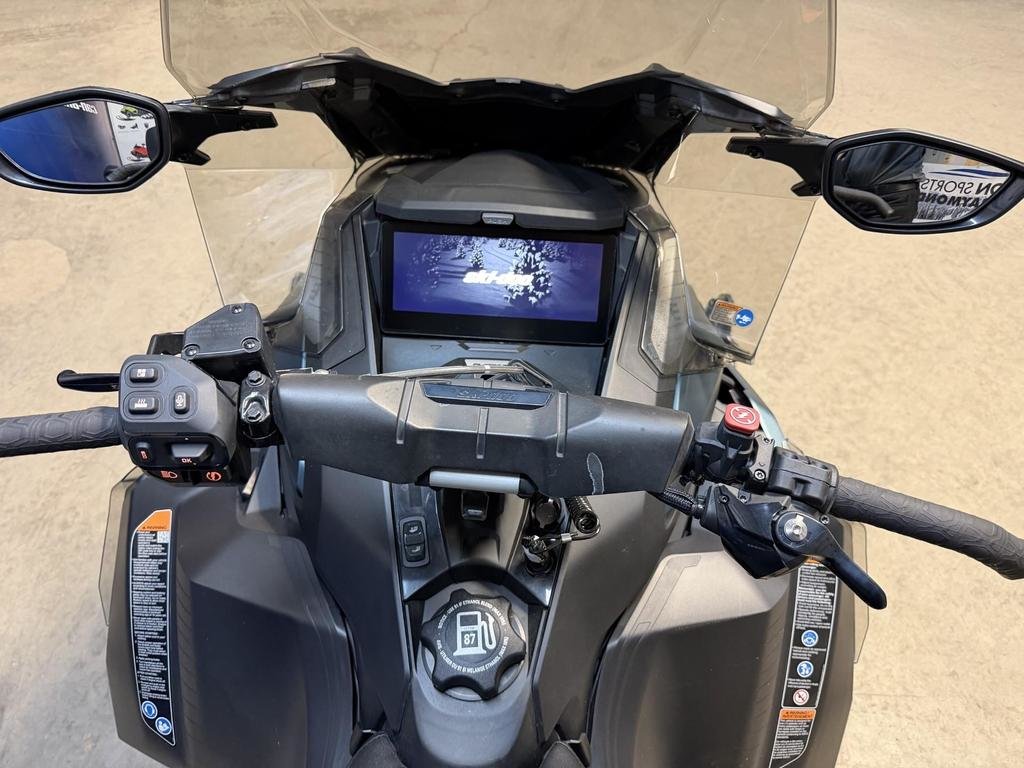 Ski-Doo GRAND TOURING LE PLATINUM 900 ACE  2026 à Charlemagne, Québec - 7 - w1024h768px