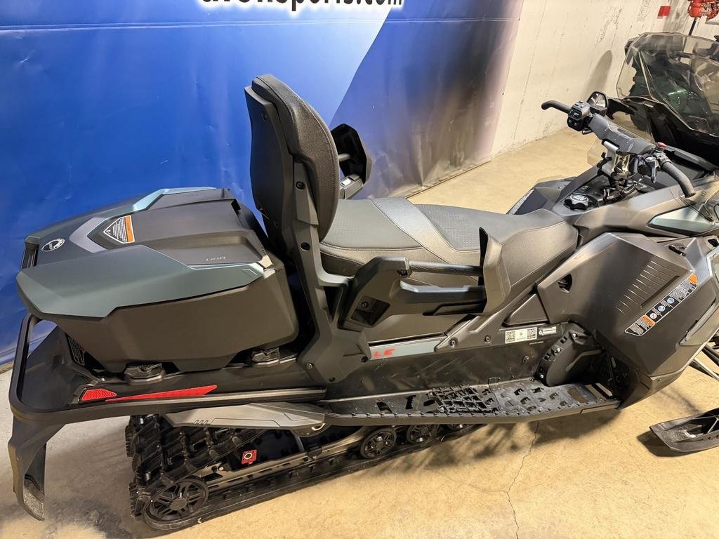 Ski-Doo GRAND TOURING LE PLATINUM 900 ACE  2026 à Charlemagne, Québec - 6 - w1024h768px