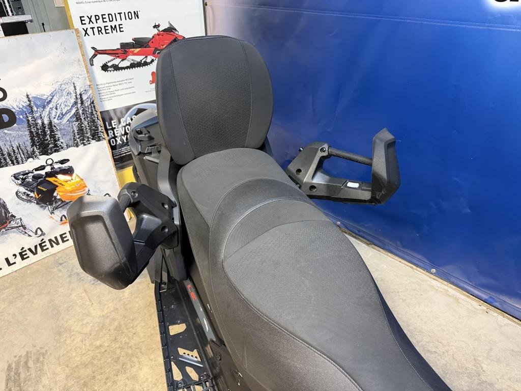 Ski-Doo GRAND TOURING LE PLATINUM 900 ACE  2026 à Charlemagne, Québec - 5 - w1024h768px